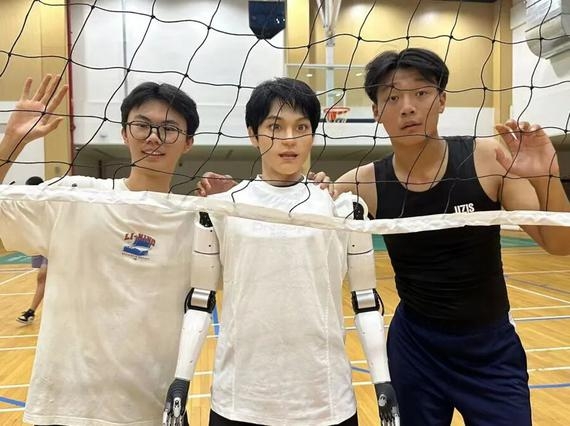 Nghiên cứu sinh tiến sĩ robot đầu tiên của Trung Quốc nhập học